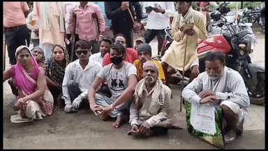 गुना नगर: कलेक्ट्रेट पहुच 16 सूत्रीय  मांगों को लेकर सीएम के नाम डीएम को दिव्यांगों ने सौंपा ज्ञापन