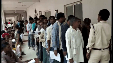 गुना नगर: कलेक्‍ट्रेट के जनसुनवाई कक्ष में जिला स्‍तरीय जनसुनवाई में आये 154 आवेदन जनसुनवाई के दौरान ऑनलाईन जुड़े सभी एसडीएम