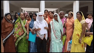 गुना नगर: पांच साल से कर रहे पीएम आवास के आवेदन, नहीं मिला  लाभ
कलेक्ट्रेट  पहुंची वार्ड 1 की महिलाएं, लगाई गुहार