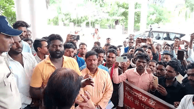 गुना नगर: ग्रामीण वाल्मिकी समाज ने विभिन्न मांगों को लेकर कलेक्ट्रेट पहुच कलेक्टर को  सौंपा ज्ञापन