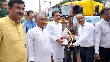 गुना नगर: कलेक्ट्रेट में मुख्यमंत्री युवा अन्नदूत योजना के वाहनों को विधायक ने दिखाई हरी झंडी