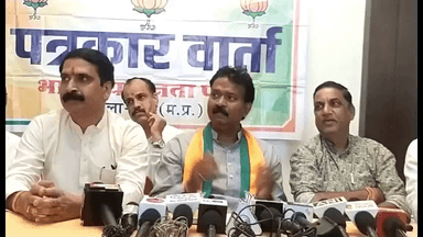 गुना नगर: भाजपा ने होटल सहारा में कि प्रेसवार्ता की आयोजित, प्रदेश में पुन: भाजपा सरकार बन रही है ,बोले यूपी विधायक अनिल मौर्य