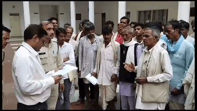 गुना नगर: ग्राम भैसावला के मजदूरों से रोजगार गारंटी के तहत कार्य कराया नहीं दी गई मजदूरी, जिला कलेक्टर के पास पहुंचे की शिकायत