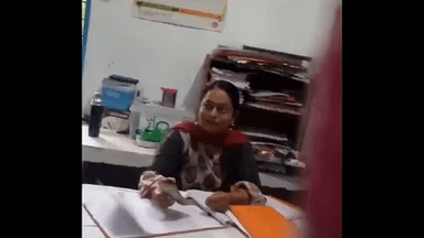 गुना नगर: रुठियाई स्वास्थ केंद्र के स्टाफ पर पैसे वसूलने का आरोप लगाकर ग्रामीणों ने कलेक्टर से की शिकायत