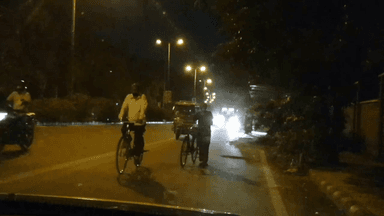 रात के समय गाड़ी चलाते हुए बहुत काम आएगा ये चश्मा, मात्र ₹149 में खरीदें