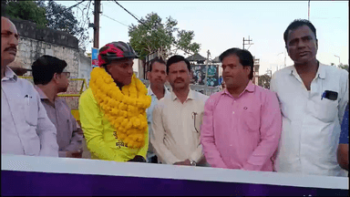 गुना नगर: हनुमान चौराहे पर पेंशन योद्धा आर डी निकम का किया गया स्वागत, 1 अक्टूबर को दिल्ली में पहुंचेंगे समस्त पेंशन कर्मचारी