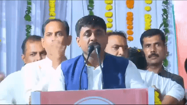 जन आशीर्वाद यात्रा के दौरान गांधी चौराहा टीकमगढ़ में आयोजित सभा में उद्बोधन