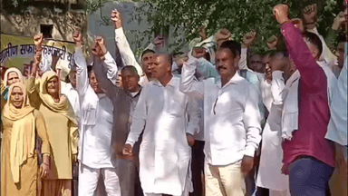 कैथल: ग्रामीण सफाई कर्मचारियों ने सोमवार को बीडीओ कार्यालय पर धरना प्रदर्शन किया