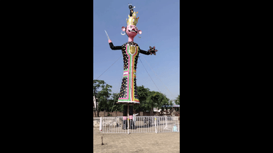 कैथल: चंदाना गेट रामलीला मैदान में मंगलवार को खड़े किए गए रावण, मेघनाथ एवं कुंभकर्ण के पुतले