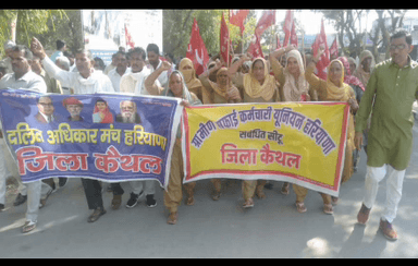 कैथल: ग्रामीण सफाई कर्मचारियों ने बुधवार को हड़ताल के 16वें दिन लघु सचिवालय में रोष प्रदर्शन किया