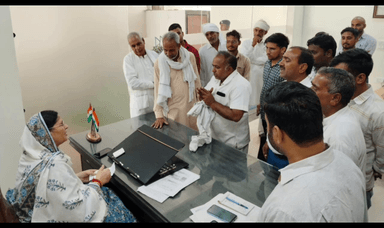 कैथल: महिला एवं बाल विकास राज्यमंत्री कमलेश ढांडा ने अंबाला रोड पर अपने निवास स्थान पर लोगों की समस्याएं सुनी