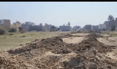 कैथल: पट्टी गादड़ में पनप रही अवैध कालोनी पर गुरुवार को बुलडोजर चलाया गया, अवैध कालोनी को जेसीबी से हटाया गया