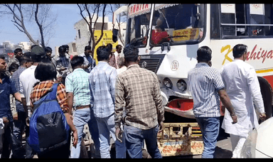 कैथल: विश्वकर्मा चौक पर मंगलवार को सड़क हादसा हुआ, कैथल से चीका जा रही बस के साथ एक जुगाड़ बाइक चालक की टक्कर हो गई