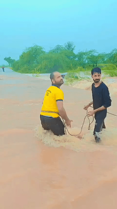 बारिश की वजह से जनजीवन अस्त व्यस्त