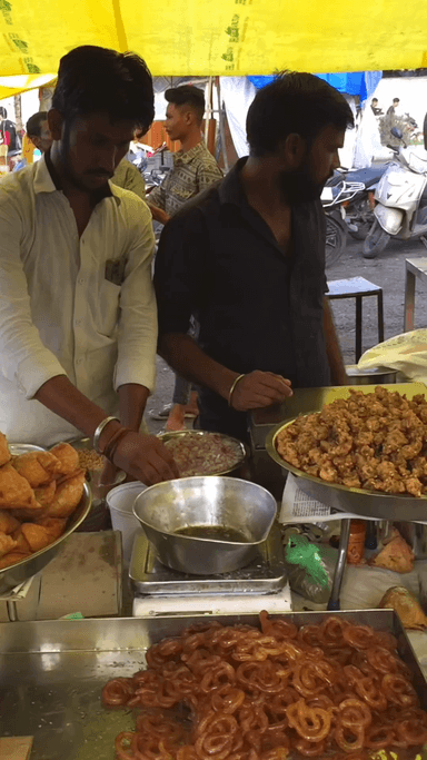 40 saal purani shop in bhopal 😍🤯🤯
.
.
.
Location 📍 piplani market bhel.bhopal, madhya pradesh