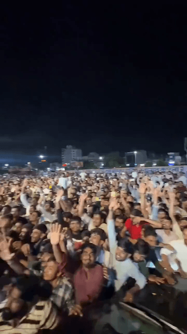 शिव विधायक रविंद्र सिंह भाटी देर रात जोधपुर के रावण का चबूतरा मैदान में आयोजित भजन संध्या में भाग लेने पहुंचे।