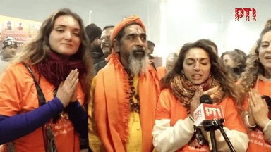 सभी विदेशी आगंतुकों  #MahaKumbh2025 में स्वागत है ।

#Mahakumbh में पहुंची विदेशी युवतियों ने किया कालभैरवाष्टकम का पाठ