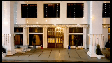 खुरई: खुरई के सबसे सर्वसुविधा युक्त होटल अवध पैलेस मैरिज गार्डन में अपनों की शादी समारोह व अन्य कार्यक्रमों का आनंद उठाएं