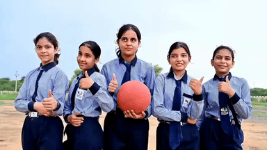 चूरू: Prince School Churu