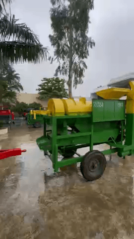 मक्का थ्रेसर गुरुनानक क्रषि यंत्र खुरई