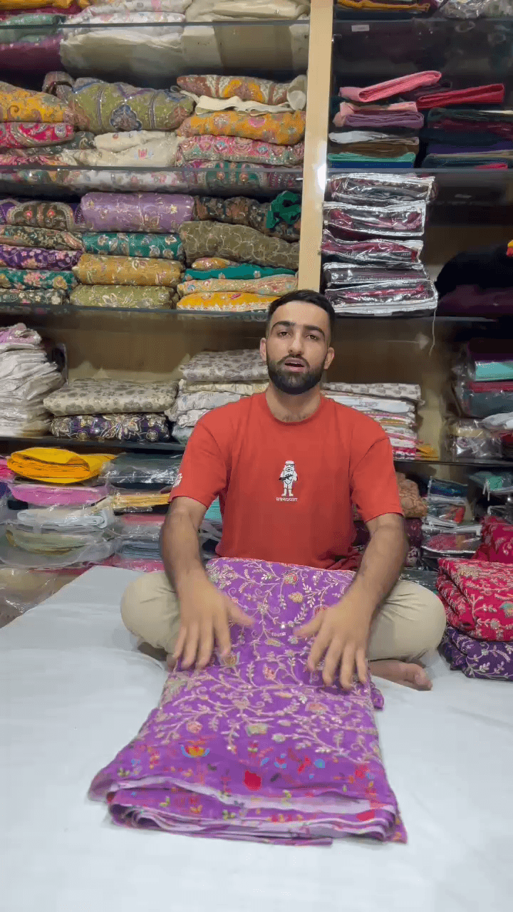 श्री विनायक सूट एंड साड़ी भरतिया हॉस्पिटल के पास BSNL ऑफिस के सामने चूरू #suit #saree #lehenga #bedsheet #towel