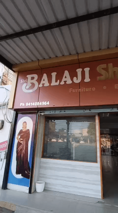 ✨ “हर रंग में बसी है एक नई कहानी…
Ganesham Paridhan के हर सूट में झलकती है शालीनता और स्टाइल का मेल 💫