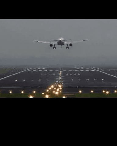 भोपाल एयरपोर्ट में घुसा शख्स, हेलीकॉप्टर पर पत्थर बरसाए और विमान के आगे लेटा
#bhopal_airport