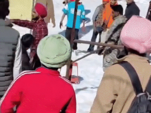 लाहौल: हिमाचल में बाइकर्स का बवाल: अटल टनल के पास दो समूहों में हुई झड़प