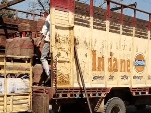 रुद्रप्रयाग: घरेलू गैस सिलिंडर की आपूर्ति में कोई रुकावट नहीं, अफवाहों से बचें