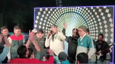 সৌমজিৎ রায় গান গাইলেন বারইপুরের শেষ রাতে
#BaruipurNews #বারুইপুর #Baruipur ###sonarpurnews #সোনারপুর #Sonarpur #followe...