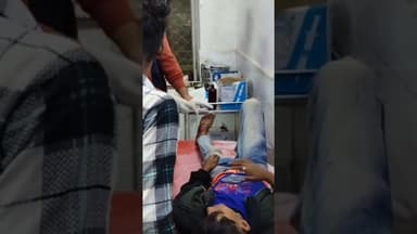 #newsalert #latestnews शहर के पुराना बस स्टैंड के निकट ऑटो पलटने से एक युवक गंभीर रूप से हुआ घायल।