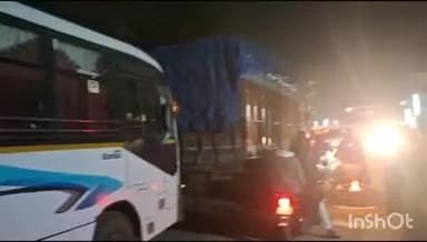 परैया: परैया प्रखंड क्षेत्र में जाम की समस्या विकराल, छोटे-बड़े वाहन जाम में फंसने से सब परेशान