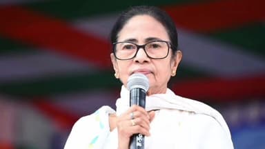 বেলডাঙা ২: মুখ্যমন্ত্রী জেলা সম্পর্কে কেন্দ্র করে রেজিনগর এলাকা জুড়ে করা নিরাপত্তা ব্যবস্থায় মোতায়েন পুলিশ