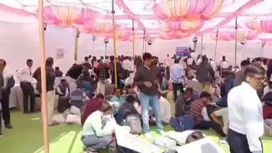 खामगाव: खामगाव नगरपालिकेचे क्षेत्रात एकूण 79 मतदान केंद्रावर होणार मतदान! साहित्य घेऊन कर्मचारी पोहोचले केंद्रांवर