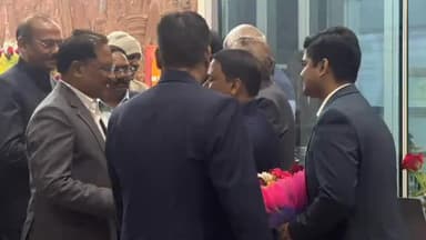 ଓରିଏଣ୍ଟ: ଝାରସୁଗୁଡା ବିମାନ ବନ୍ଦରରେ ଛତିଶଗଡ ମୁଖ୍ୟମନ୍ତ୍ରୀଙ୍କୁ ସ୍ୱାଗତ କଲେ ବିଜେପି କାର୍ଯ୍ୟକର୍ତ୍ତା