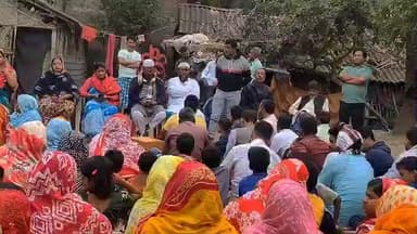 ক্যানিং ২: সওকাত মোল্লার ডাকে মহিলা তৃণমূল কংগ্রেসের কর্মীসভা অনুষ্ঠিত হওয়ার আগে
প্রস্তুতি সভা করলেন দেউলী 86 নং বুথে