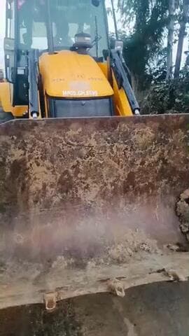 ग्राम पंचायत बरौही दुर्गा मंदिर में लगे लाइट खंभा मुसलमानों द्वारा जसवि से उखाड़ कर जमीन पर गिरा दिऐ और दूसरा को तोड दिय