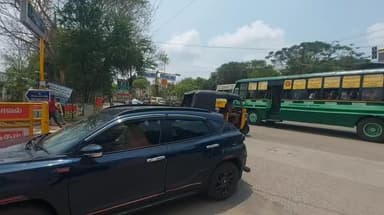 திருச்சி: உறையூர் கடைவீதியில் தனியார் திருமண மண்டபத்தில் குளிக்க சென்றவரிடம் பணம் திருடிய 2 நபர்கள் கைது Si சோனியா காந்தி நடவடிக்கை