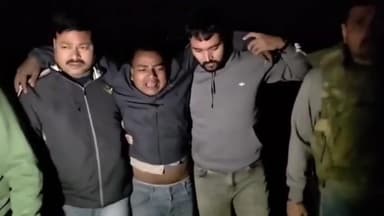 कौंच: भेंड़-दिरावटी मार्ग पर बेगूसराय के 4 बदमाशों से पुलिस की मुठभेड़, गोली लगने से 2 बदमाश घायल, 2 फरार