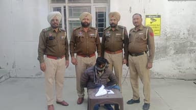 ਅੰਮ੍ਰਿਤਸਰ 2: ਮਹਿਤਾ ਪੁਲਿਸ ਨੇ ਇੱਕ ਨੌਜਵਾਨ ਨੂੰ ਇੱਕ ਪਿਸਤੌਲ ਤਿੰਨ ਜਿੰਦਾ ਕਾਰਤੂਸਕ ਇੱਕ ਮੋਟਰਸਾਈਕਲ ਸਮੇਤ ਕੀਤਾ ਗਿਰਫਤਾਰ