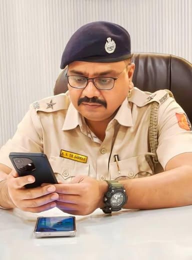 বারুইপুর থানার নতুন IC হিসেবে আজ প্রথম দিনেই অফিসে আসছেন অর্ধেন্দু শেখর দে সরকার
Ardhendu Shekhar De Sarkar is coming t...