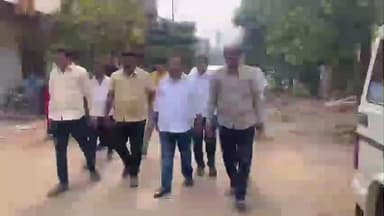 शिरोळ: जयसिंगपूर नगरपालिकेच्या निवडणुकीत आमदार राजेंद्र पाटील यड्रावकर यांच्यासह पत्नीचे केल मतदान