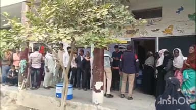 दर्यापूर: नगर परिषदेच्या मतदानासाठी दर्यापूरात उत्साह; सकाळपासून मतदान केंद्रावर मतदारांच्या रांगा