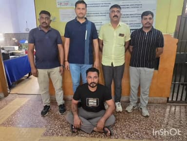 રાજુલા: અમરેલી LCBની મોટી સફળતા:અમદાવાદ મધ્યસ્થ જેલમાંથી ફર્લો રજા ઉપરથી ફરાર પાકા કામનો કાતર ગામનો કેદી ગોવામાંથી ઝડપાયો