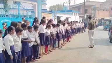 মুরারই ১: ডুরিয়া স্কুলের ছাত্র-ছাত্রীদের নিয়ে সেভ ড্রাইভ সেফ লাইফ কর্মসূচি মুরারই থানা পুলিশের