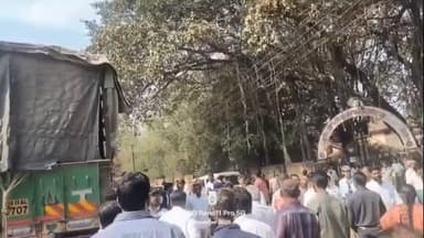 सातारा: प्रभाग क्रमांक 5 मध्ये भाजप व शिवसेनेच्या कार्यकर्त्यांमध्ये वाद,शहर पोलीस ठाणे समोर शिवसेना कार्यकर्त्यांचा ठिय्याआंदोल