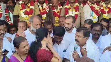 ఎమ్మిగనూరు: ఎమ్మిగనూరు:ఆదోని జిల్లా కోసం చేస్తున్న రిలే నిరాహార దీక్షలో 700 మందితో ర్యాలీగా వెళ్లి పాల్గొన్న మాజీ ఎంపీ బుట్టా రేణుక