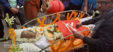 বাসন্তী: প্রয়াত সিপিআই (এম) পার্টির দীর্ঘদিনের কর্মী কমরেড বিষ্ণুপদ দাস। বার্ধক্য জনিত কারণে কুলতলীতে শেষ নিঃশ্বাস ত্যাগ করেন।