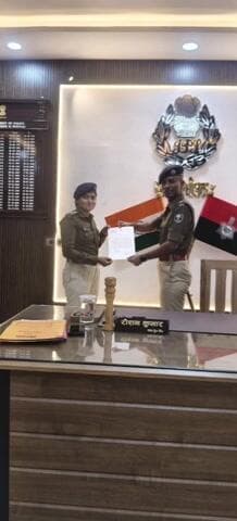 संझौली: एसपी ने थानाध्यक्ष पूनम कुमारी को बेहतर कार्य के लिए प्रशस्ति पत्र देकर किया पुरस्कृत