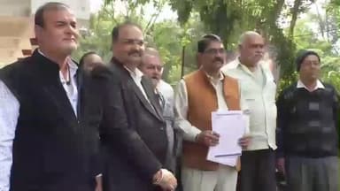 हरदा: हरदा में काशीबाई कन्या शाला को पुन: शुरू करने की मांग, ब्राह्मण समाज ने कलेक्टर को सौंपा ज्ञापन